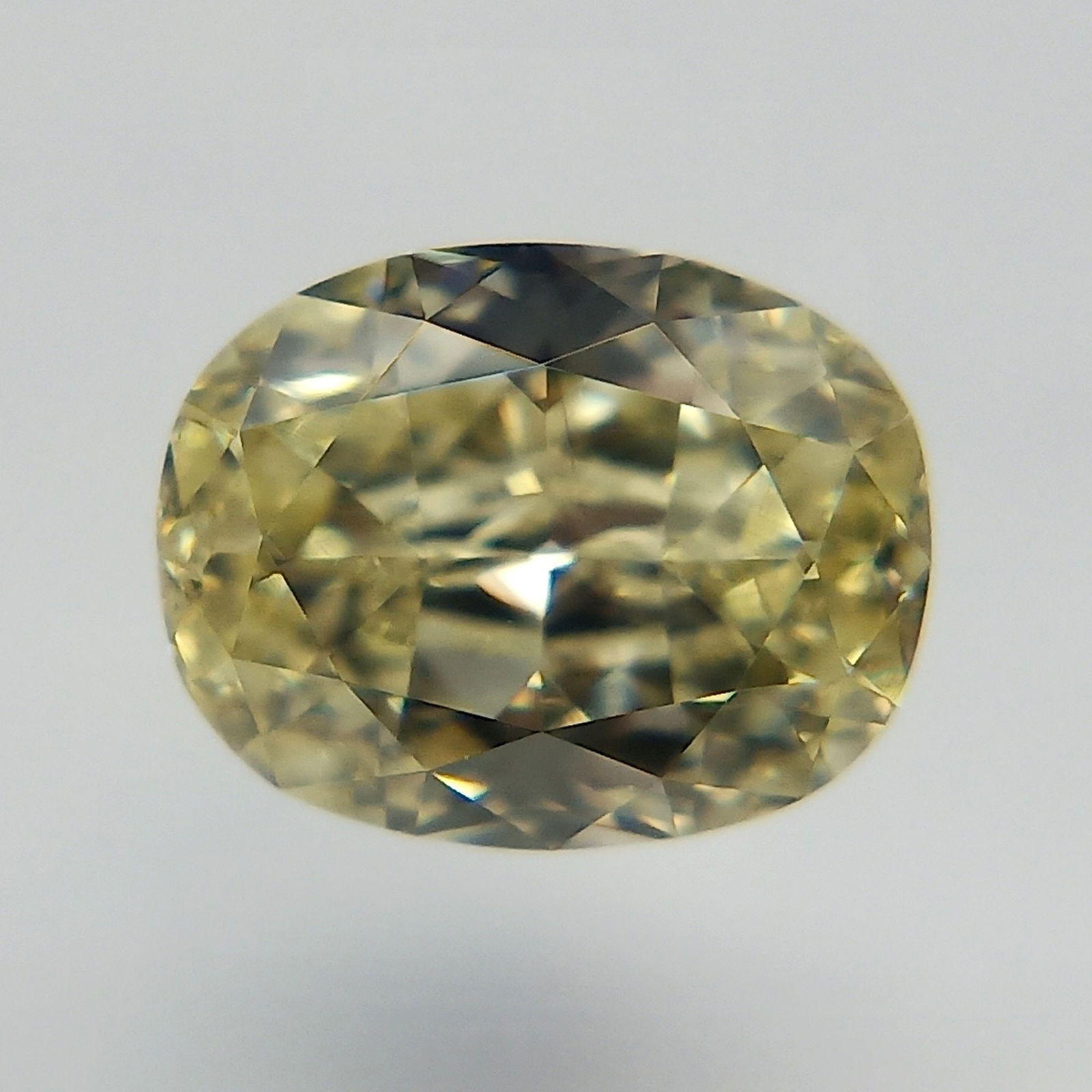 Loose Diamond - OVAL 0.41ct Fancy Light Yellow VS2: Loose Diamond - OVAL 0.41ct Fancy Light Yellow VS2 Source: Natural Shape: OVAL Carats: 0.41 Color: Fancy Light Yellow Certification: GIA The Diamond Depot Guarantee: All items in this auction are guar