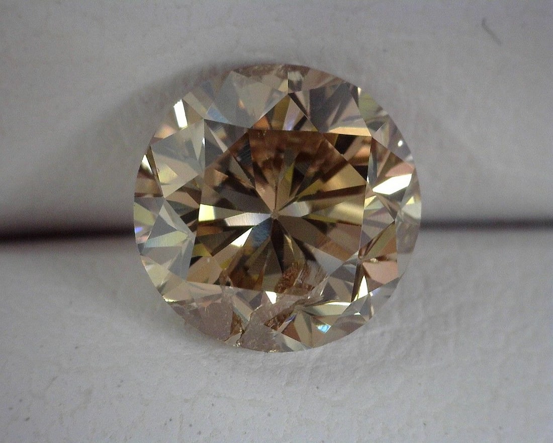 Loose Diamond - ROUND 1.32ct Brown I1: Loose Diamond - ROUND 1.32ct Brown I1 Source: Natural Shape: ROUND Carats: 1.32 Color: Brown Certification: OTHER The Diamond Depot Guarantee: All items in this auction are guaranteed to be 100% authe