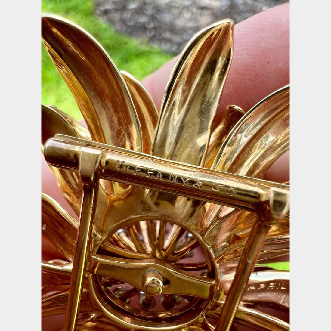 TIFFANY & CO. 1960's 14K Yellow Gold Diamond Flower Brooch 1.80 Ct: TIFFANY & CO. 1960's 14K Yellow Gold Diamond Flower Brooch 1.80 Ct This exquisite brooch from Tiffany & Co., dating back to the 1960s, is crafted in 14K yellow gold and features a stunning floral desi