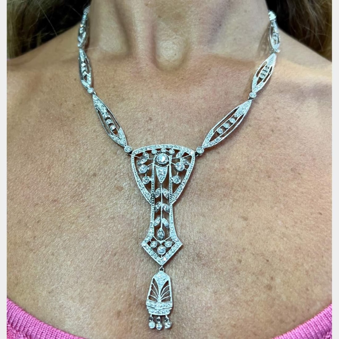 Deco Style Platinum Necklace with 229 Diamonds 11.00 Ct F-H VS1-I1: Deco Style Platinum Necklace with 229 Diamonds 11.00 Ct F-H VS1-I1 This exquisite Deco Style Platinum Diamond Necklace showcases a stunning array of approximately 229 diamonds, totaling about 11.00 ca