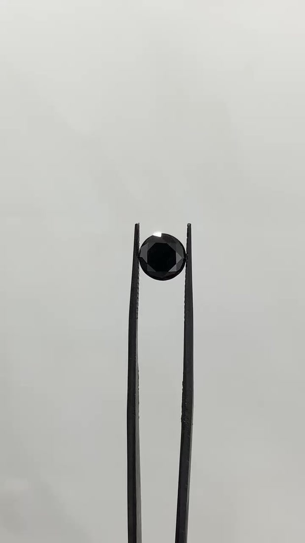 Loose Diamond - ROUND 1.92ct Black: Loose Diamond - ROUND 1.92ct Black Source: Natural Shape: ROUND Carats: 1.92 Color: Black Certification: IGI Video:
