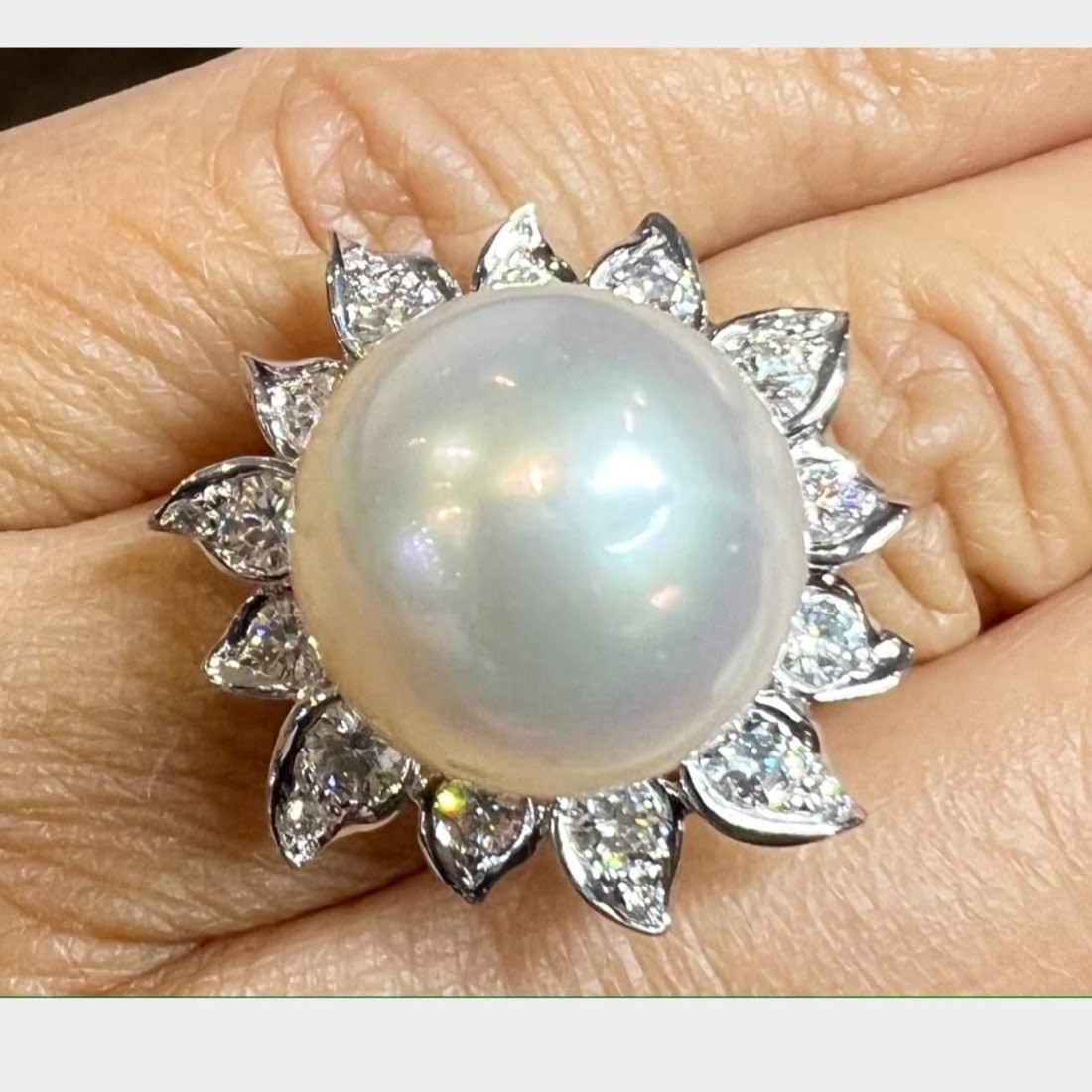 18K White Gold South Sea Pearl Diamond Ring 1.75 Ct: 18K White Gold South Sea Pearl Diamond Ring 1.75 Ct This exquisite ring features an impressive 16mm South Sea pearl at its center, beautifully complemented by 19 diamonds totaling approximately 1.75 c