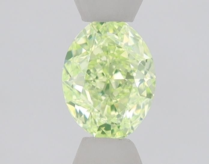 Loose Diamond - OVAL 0.6ct Fancy Green VS2: Loose Diamond - OVAL 0.6ct Fancy Green VS2 Source: Natural Shape: OVAL Carats: 0.6 Color: Fancy Green Certification: GIA The Diamond Depot Guarantee: All items in this auction are guaranteed to be 100