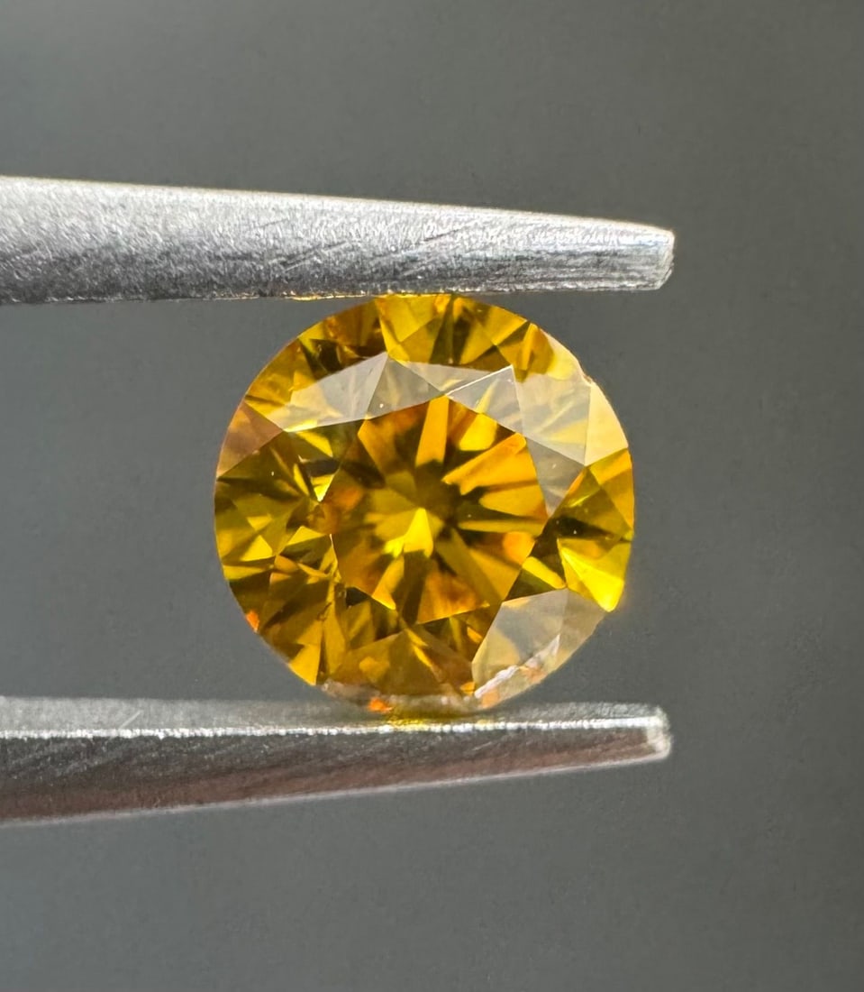 Loose Diamond - ROUND 0.35ct Fancy Vivid Orangey Yellow SI2: Loose Diamond - ROUND 0.35ct Fancy Vivid Orangey Yellow SI2 Source: Natural Shape: ROUND Carats: 0.35 Color: Fancy Vivid Orangey Yellow Certification: GIA The Diamond Depot Guarantee: All items in thi