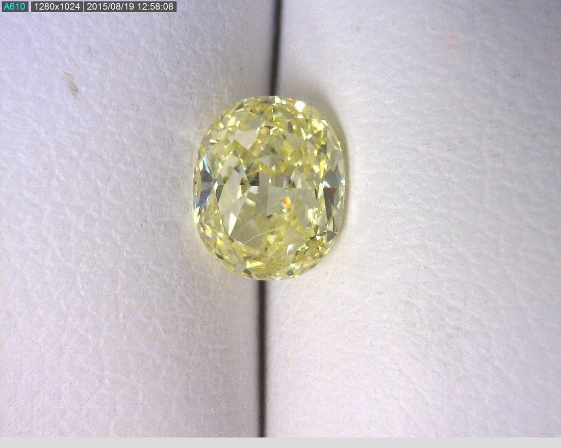 Loose Diamond - OVAL 0.67ct Fancy Yellow SI2: Loose Diamond - OVAL 0.67ct Fancy Yellow SI2 Source: Natural Shape: OVAL Carats: 0.67 Color: Fancy Yellow Certification: GIA The Diamond Depot Guarantee: All items in this auction are guaranteed to be