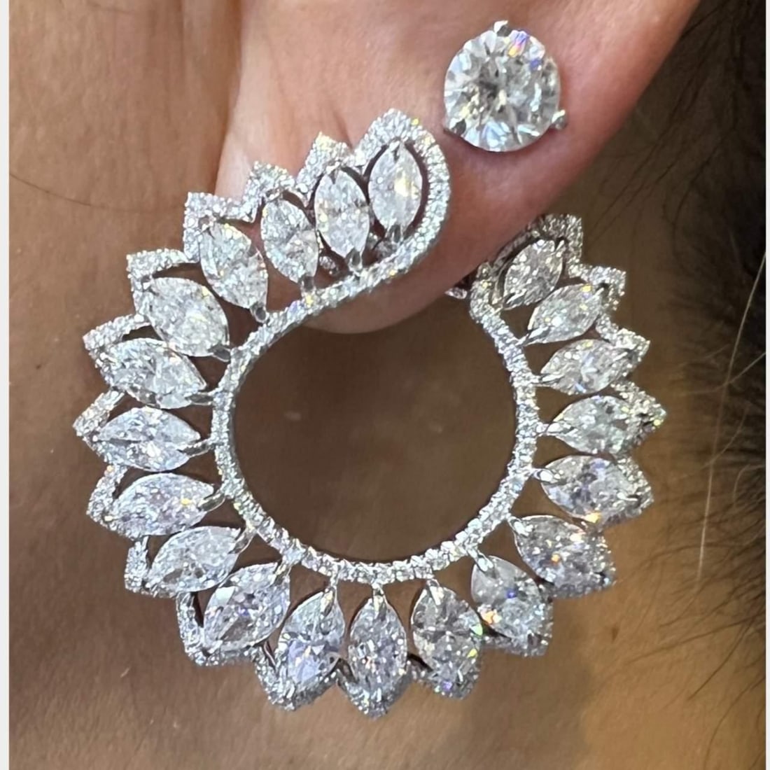 Stunning Platinum 14.41 Ct Diamond Earrings with 40 Marquise Diamonds: Stunning Platinum 14.41 Ct Diamond Earrings with 40 Marquise Diamonds Elevate your elegance with these stunning Platinum Diamond Earrings, featuring a total weight of 14.41 carats. Crafted from high-q