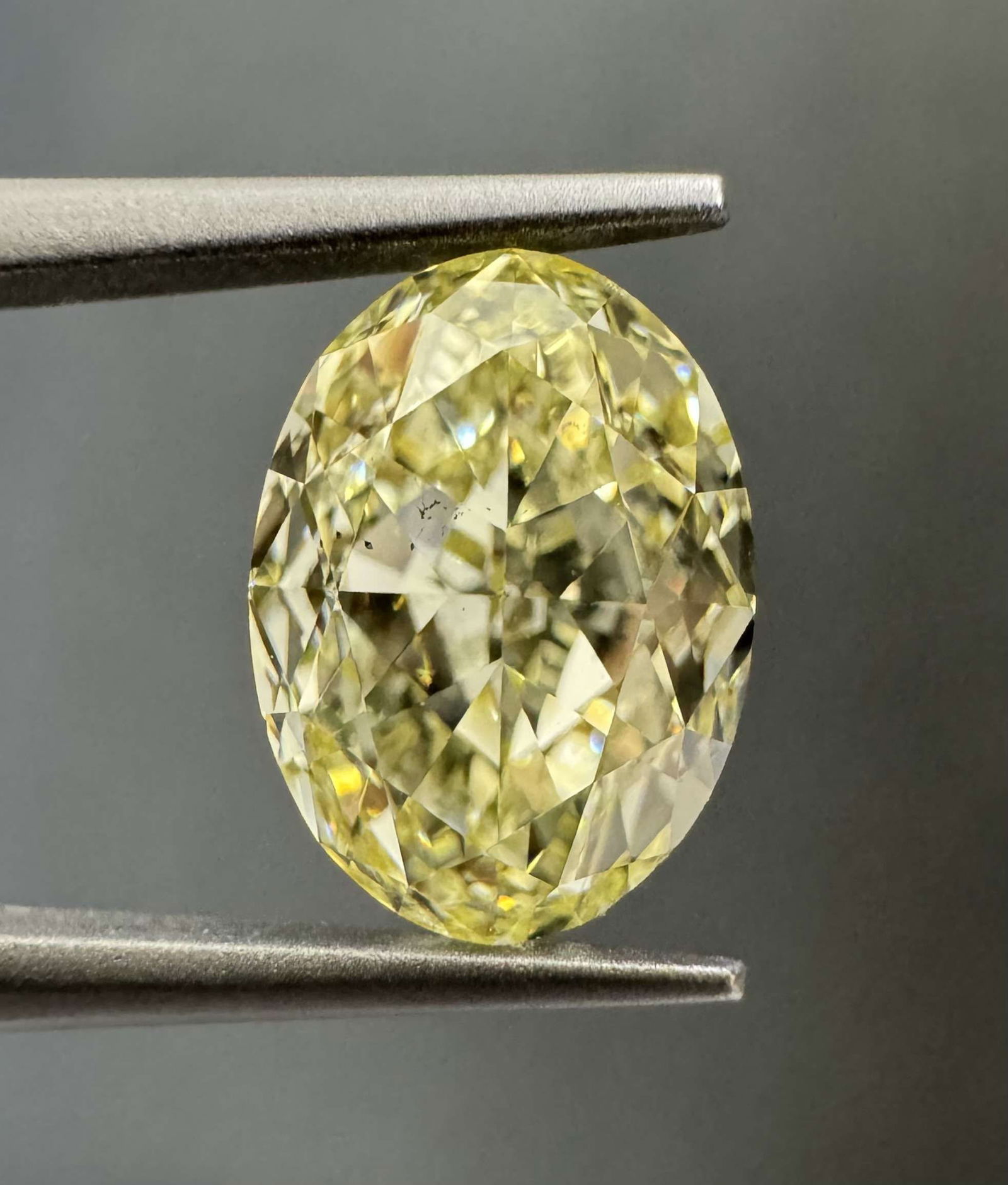 Loose Diamond - OVAL 2.02ct Fancy Yellow SI1: Loose Diamond - OVAL 2.02ct Fancy Yellow SI1 Source: Natural Shape: OVAL Carats: 2.02 Color: Fancy Yellow Certification: GIA The Diamond Depot Guarantee: All items in this auction are guaranteed to be