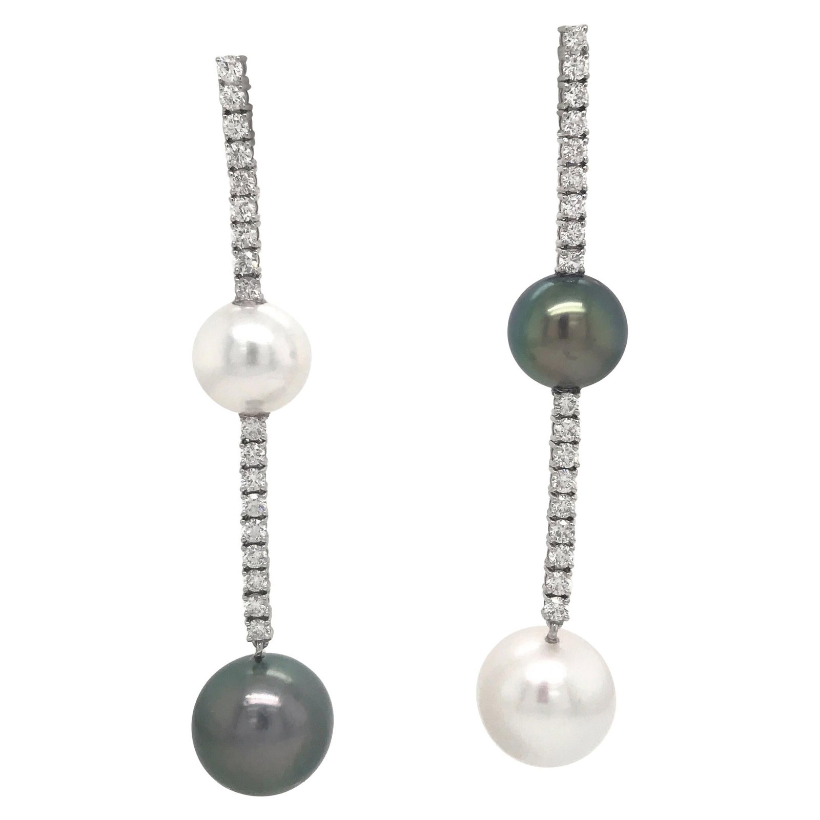 Harbor Diamonds 18K White Gold South Sea Tahitian Pearl Earrings 1.81 Carat: Harbor Diamonds 18K White Gold South Sea Tahitian Pearl Earrings 1.81 Carat Exquisite 18K white gold drop earrings featuring stunning South Sea and Tahitian pearls, measuring 11-14 mm. These earrings