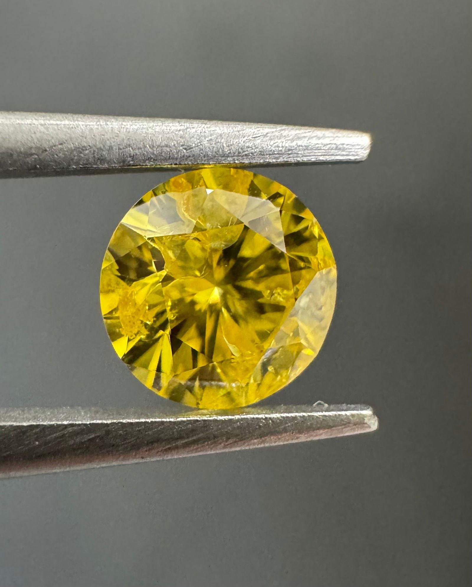 Loose Diamond - ROUND 0.51ct Fancy Vivid Yellow I3 (1 of 1)