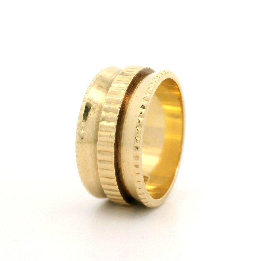 Vintage Retro 14k Yellow Gold 9.9mm Concave Fluted Band Ring: Vintage Retro 14k Yellow Gold 9.9mm Concave Fluted Band Ring This exquisite vintage retro band ring features a striking concave fluted design, crafted from solid 14k yellow gold. With a width of 9.9mm