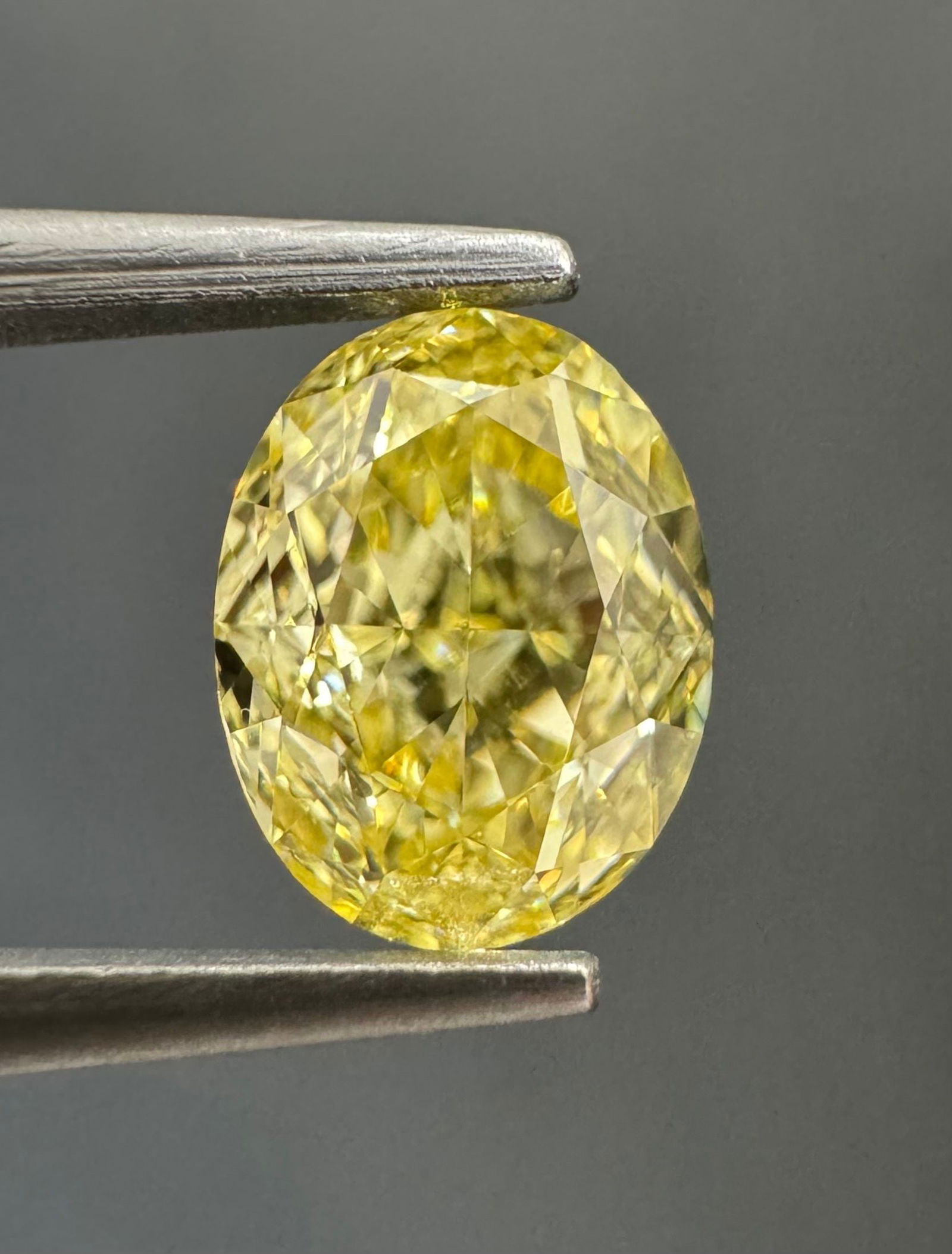 Loose Diamond - OVAL 1.0ct Fancy Yellow VS1: Loose Diamond - OVAL 1.0ct Fancy Yellow VS1 Source: Natural Shape: OVAL Carats: 1.0 Color: Fancy Yellow Certification: GIA Video: