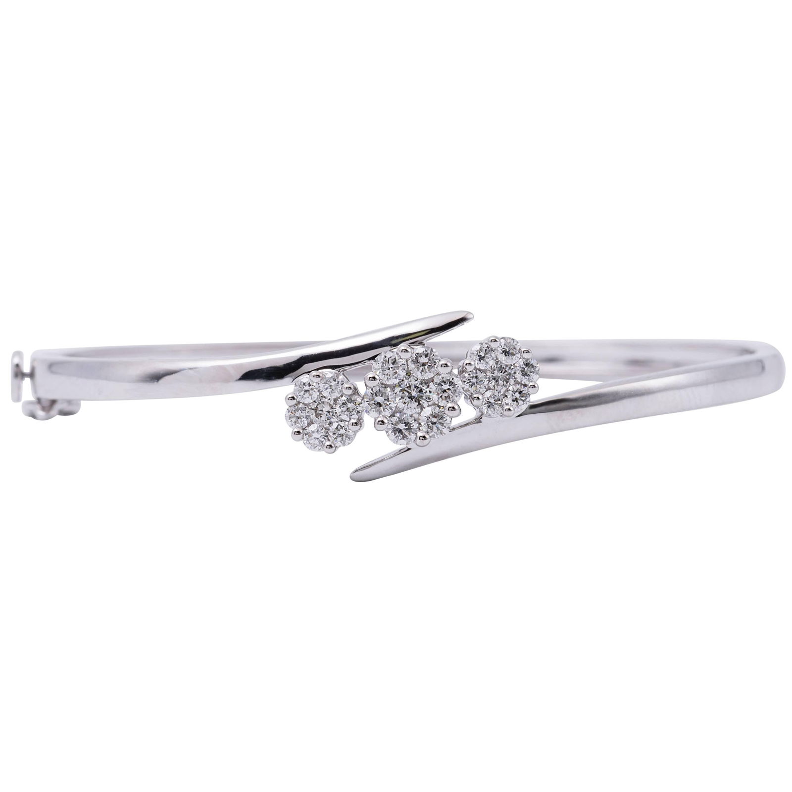 Harbor Diamonds 14K White Gold Round Diamond Cluster Bangle 1.04 Carats: Harbor Diamonds 14K White Gold Round Diamond Cluster Bangle 1.04 Carats This stunning 14K white gold bangle features three exquisite round diamond clusters, totaling 1.04 carats. The diamonds have a G