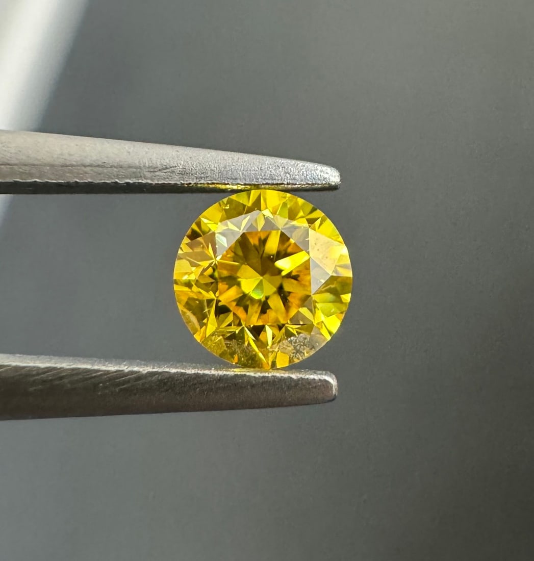 Loose Diamond - ROUND 0.22ct Fancy Vivid Yellow I1: Loose Diamond - ROUND 0.22ct Fancy Vivid Yellow I1 Source: Natural Shape: ROUND Carats: 0.22 Color: Fancy Vivid Yellow Certification: GIA Video: