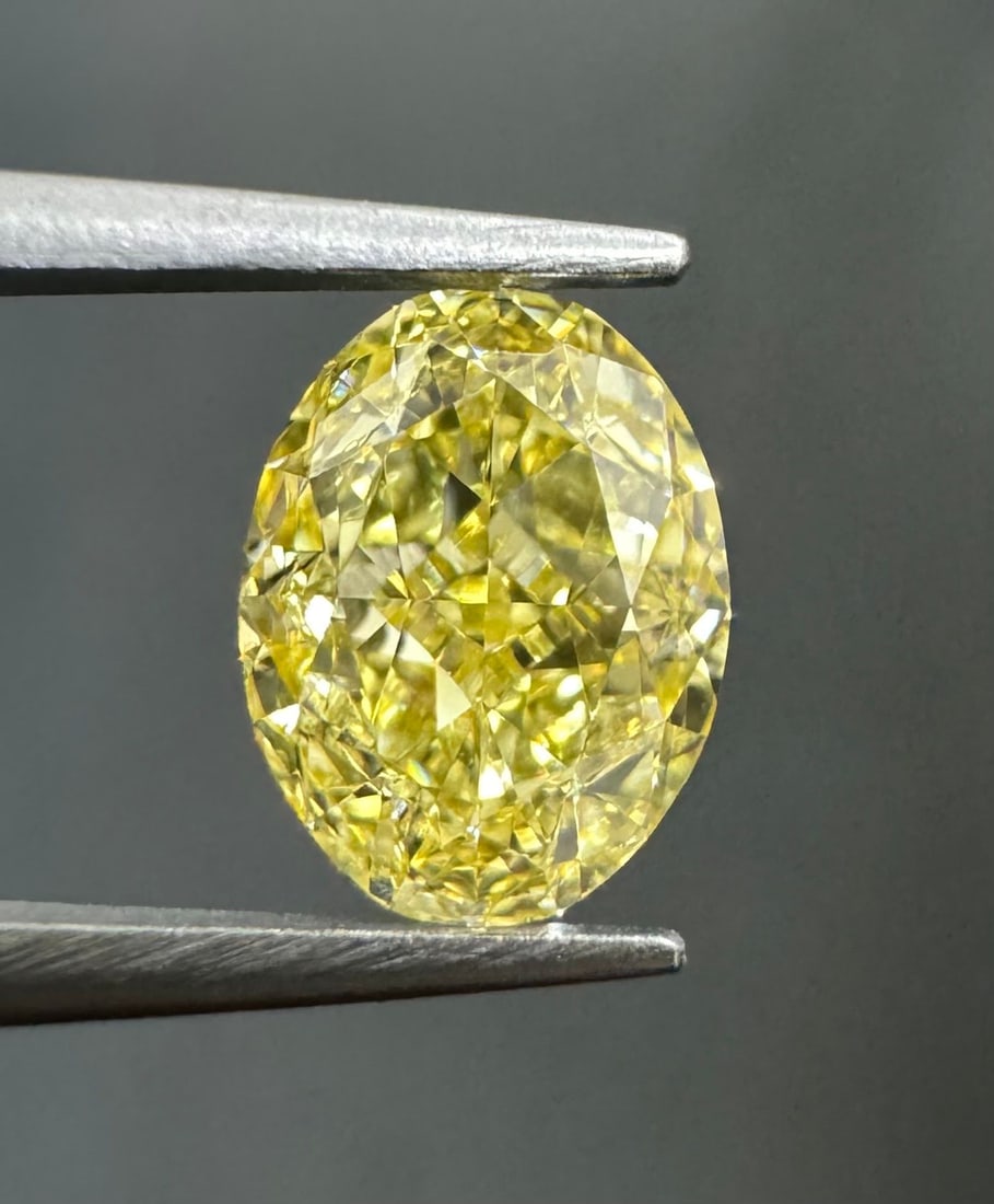 Loose Diamond - OVAL 1.01ct Fancy Intense Yellow VS1: Loose Diamond - OVAL 1.01ct Fancy Intense Yellow VS1 Source: Natural Shape: OVAL Carats: 1.01 Color: Fancy Intense Yellow Certification: GIA Video:
