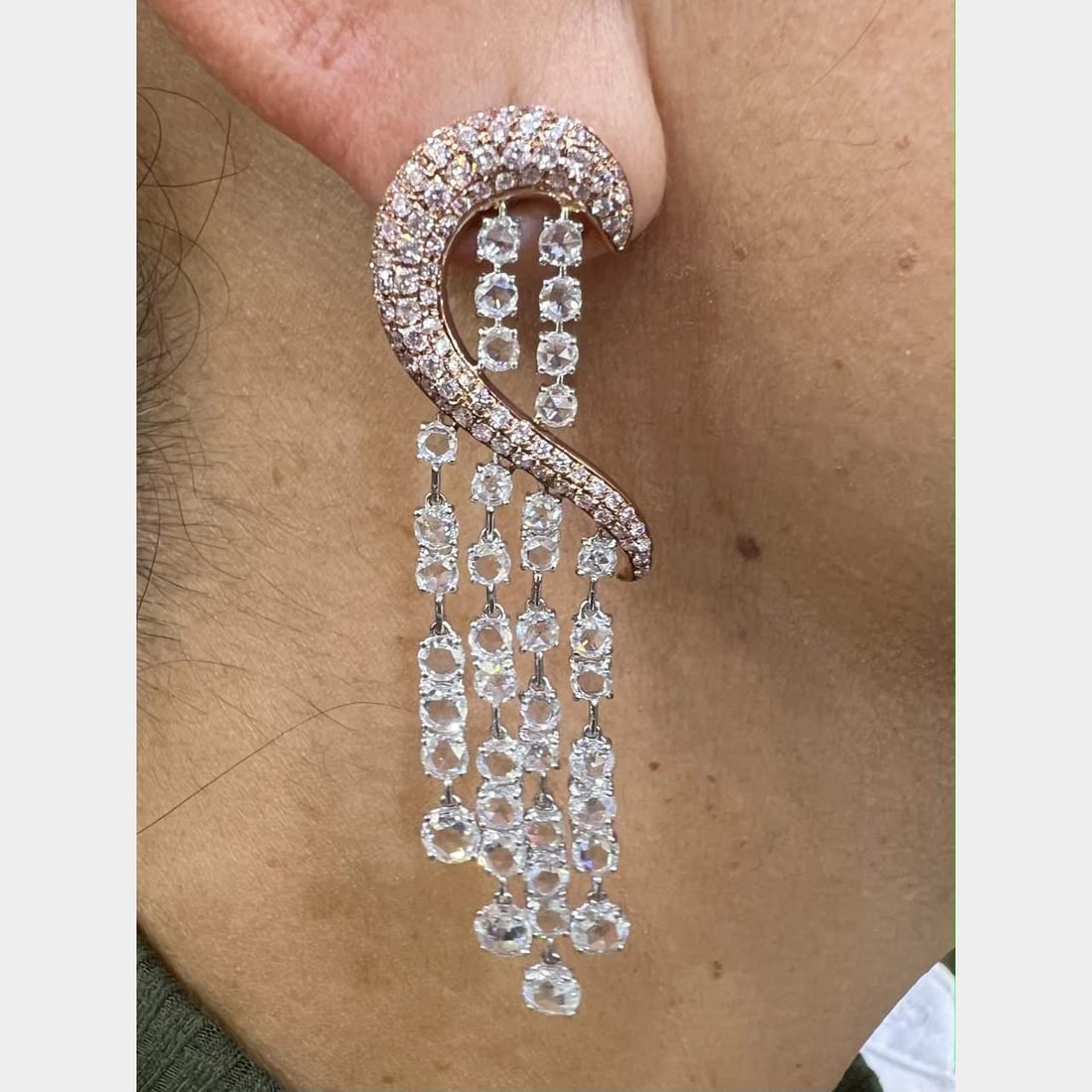 Elegant 18K Rose White Gold 8.50 Ct Diamond Earrings: Elegant 18K Rose White Gold 8.50 Ct Diamond Earrings Elevate your elegance with these stunning 18K Rose and White Gold earrings, featuring a total of 8.50 Ct. of exquisite diamonds. Crafted with metic