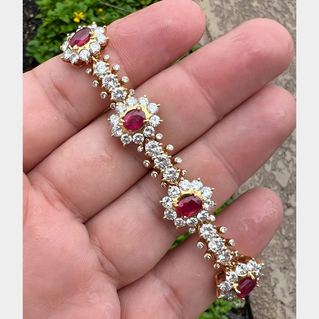 18K Yellow Gold 8.00 Ct Sapphire and Diamond Bracelet: 18K Yellow Gold 8.00 Ct Sapphire and Diamond Bracelet This exquisite 18K Yellow Gold bracelet combines elegance and luxury, featuring a stunning array of 147 diamonds and 7 sapphires. The diamonds, we