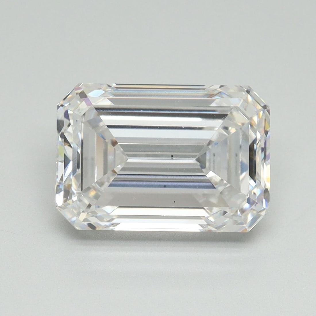 Loose Diamond - EMERALD 4.02ct D VS2: Loose Diamond - EMERALD 4.02ct D VS2 Source: This is a real non-mined Diamond that has been grown in a lab Shape: EMERALD Carats: 4.02 Color: D Clarity: VS2 Certification: IGI Video: