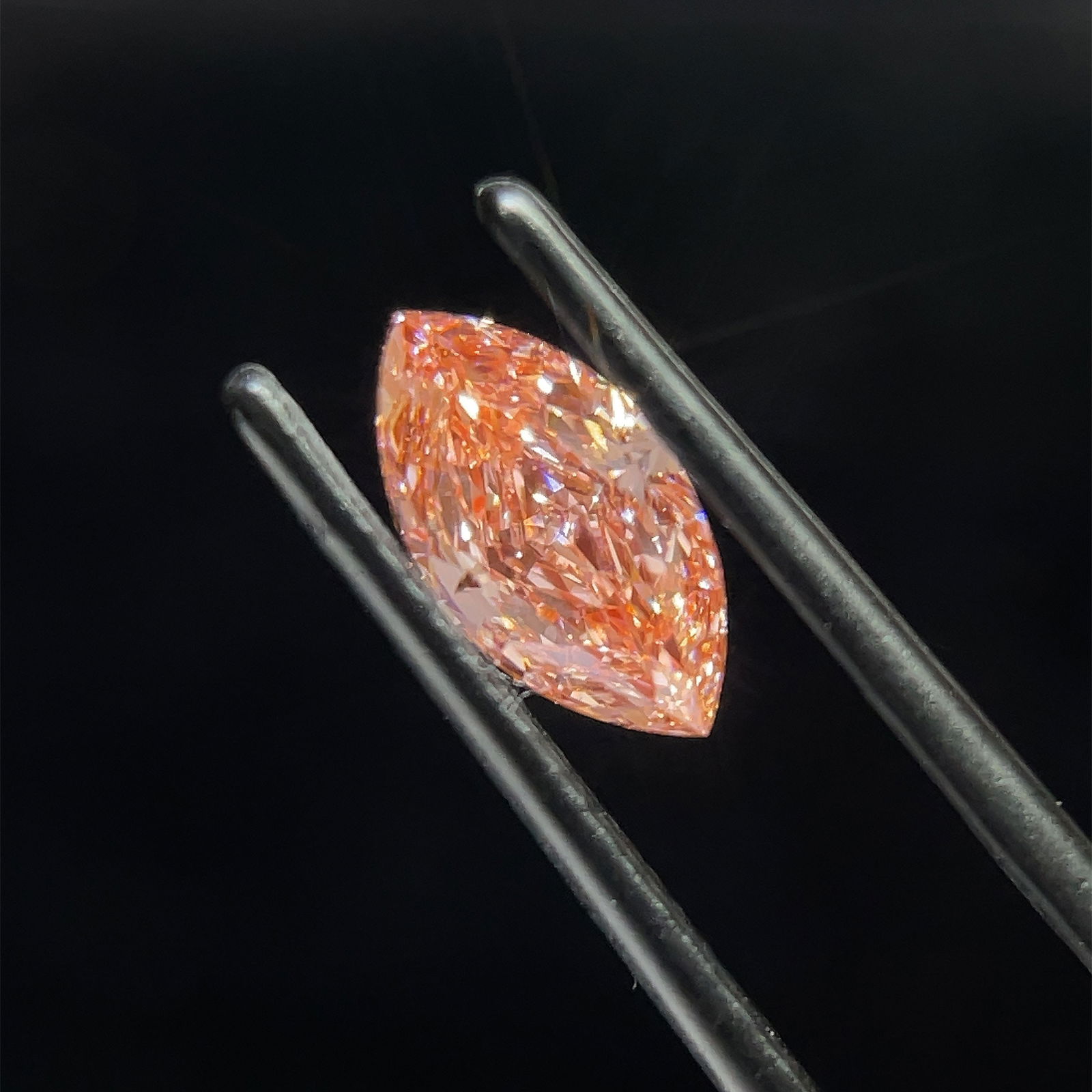 Loose Diamond - MARQUISE 1.04ct Fancy Vivid Pink VS1: Loose Diamond - MARQUISE 1.04ct Fancy Vivid Pink VS1 Source: This is a real non-mined Diamond that has been grown in a lab Shape: MARQUISE Carats: 1.04 Color: Fancy Vivid Pink Certification: IGI Video