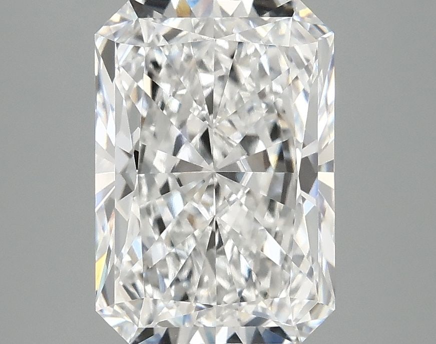 Loose Diamond - RADIANT 3.1ct E VVS2: Loose Diamond - RADIANT 3.1ct E VVS2 Source: This is a real non-mined Diamond that has been grown in a lab Shape: RADIANT Carats: 3.1 Color: E Clarity: VVS2 Certification: IGI Video: