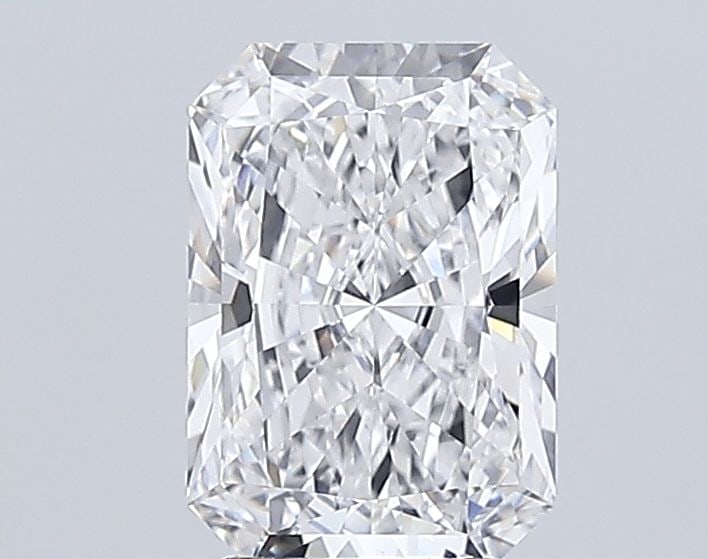 Loose Diamond - RADIANT 3.8ct E VVS2: Loose Diamond - RADIANT 3.8ct E VVS2 Source: This is a real non-mined Diamond that has been grown in a lab Shape: RADIANT Carats: 3.8 Color: E Clarity: VVS2 Certification: GIA Video:
