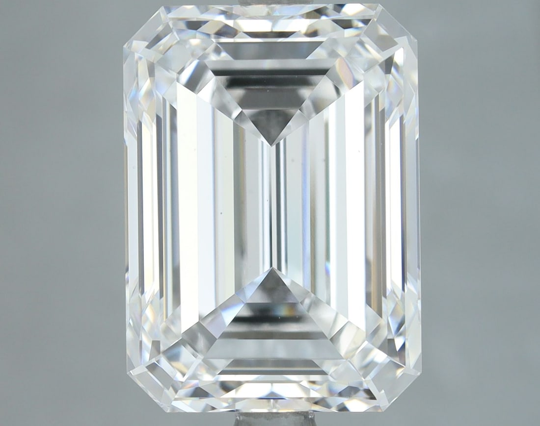 Loose Diamond - EMERALD 5.01ct D VS1: Loose Diamond - EMERALD 5.01ct D VS1 Source: This is a real non-mined Diamond that has been grown in a lab Shape: EMERALD Carats: 5.01 Color: D Clarity: VS1 Certification: IGI Video: