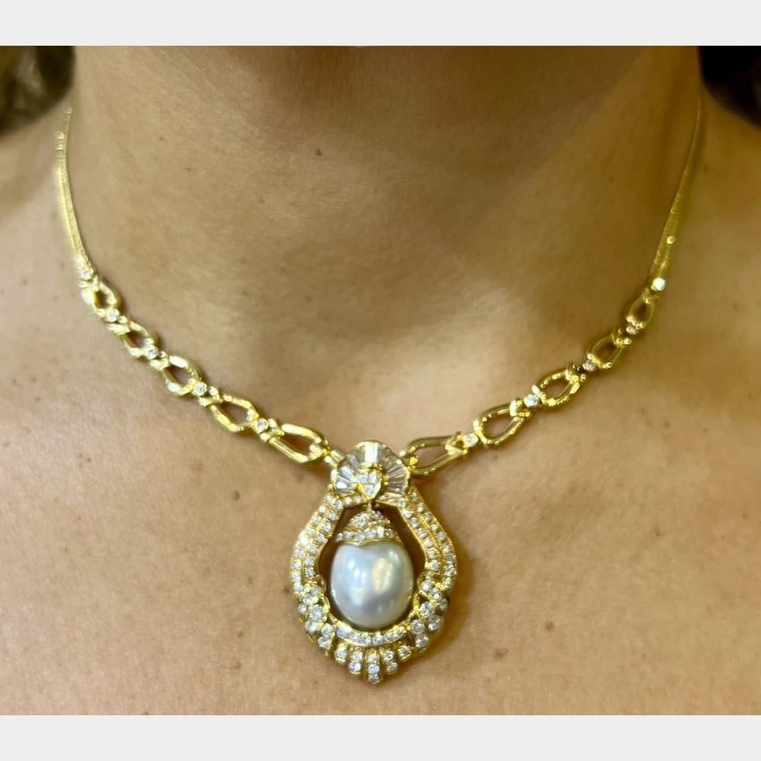 Elegant 18K Yellow Gold South Sea Pearl Diamond Necklace (1 of 5)