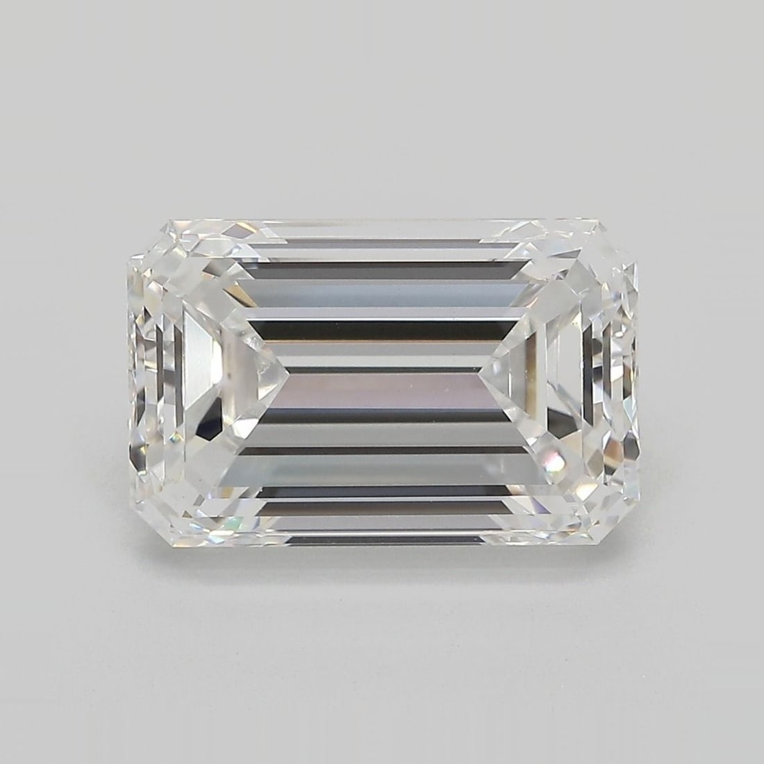 Loose Diamond - EMERALD 5.67ct E VS1: Loose Diamond - EMERALD 5.67ct E VS1 Source: This is a real non-mined Diamond that has been grown in a lab Shape: EMERALD Carats: 5.67 Color: E Clarity: VS1 Certification: IGI Video: