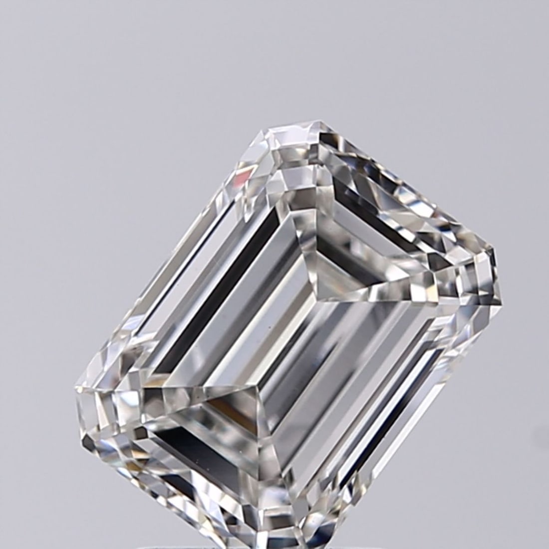 Loose Diamond - EMERALD 2.04ct G VS1: Loose Diamond - EMERALD 2.04ct G VS1 Source: This is a real non-mined Diamond that has been grown in a lab Shape: EMERALD Carats: 2.04 Color: G Clarity: VS1 Certification: IGI Video: