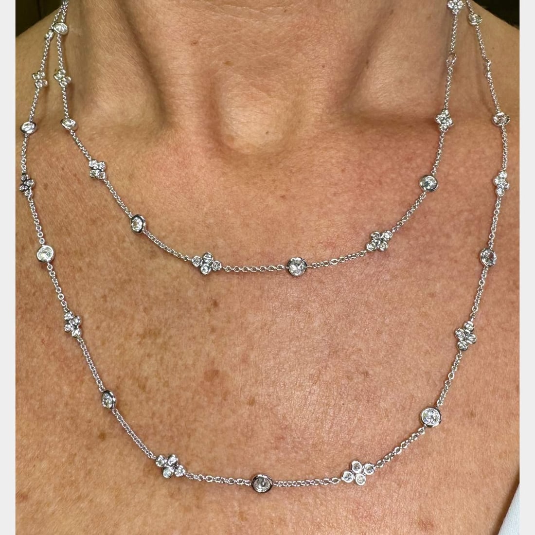 18K White Gold 6.50 Ct Diamond Necklace 116 Stones 37 Inch: 18K White Gold 6.50 Ct Diamond Necklace 116 Stones 37 Inch This exquisite 18K White Gold necklace features a stunning design with 116 diamonds totaling approximately 6.50 carats. The diamonds are of H