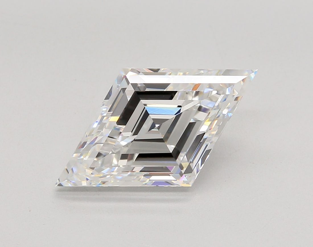 Loose Diamond - LOZENGE 4.53ct E VVS2: Loose Diamond - LOZENGE 4.53ct E VVS2 Source: This is a real non-mined Diamond that has been grown in a lab Shape: LOZENGE Carats: 4.53 Color: E Clarity: VVS2 Certification: IGI Video: