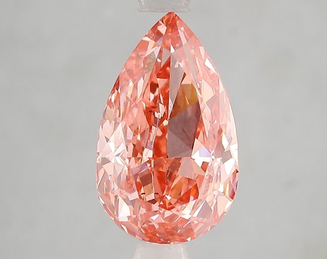 Loose Diamond - PEAR 3.11ct Fancy Vivid Red VS2: Loose Diamond - PEAR 3.11ct Fancy Vivid Red VS2 Source: This is a real non-mined Diamond that has been grown in a lab Shape: PEAR Carats: 3.11 Color: Fancy Vivid Red Certification: IGI Video: