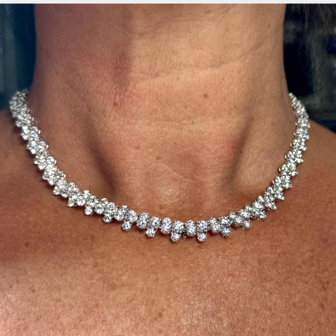 18K White Gold Diamond Necklace 30.87 Ct. 196 Stones: 18K White Gold Diamond Necklace 30.87 Ct. 196 Stones This stunning 18K White Gold Necklace features a remarkable total of 196 diamonds, with an impressive weight of 30.87 carats. The diamonds exhibit