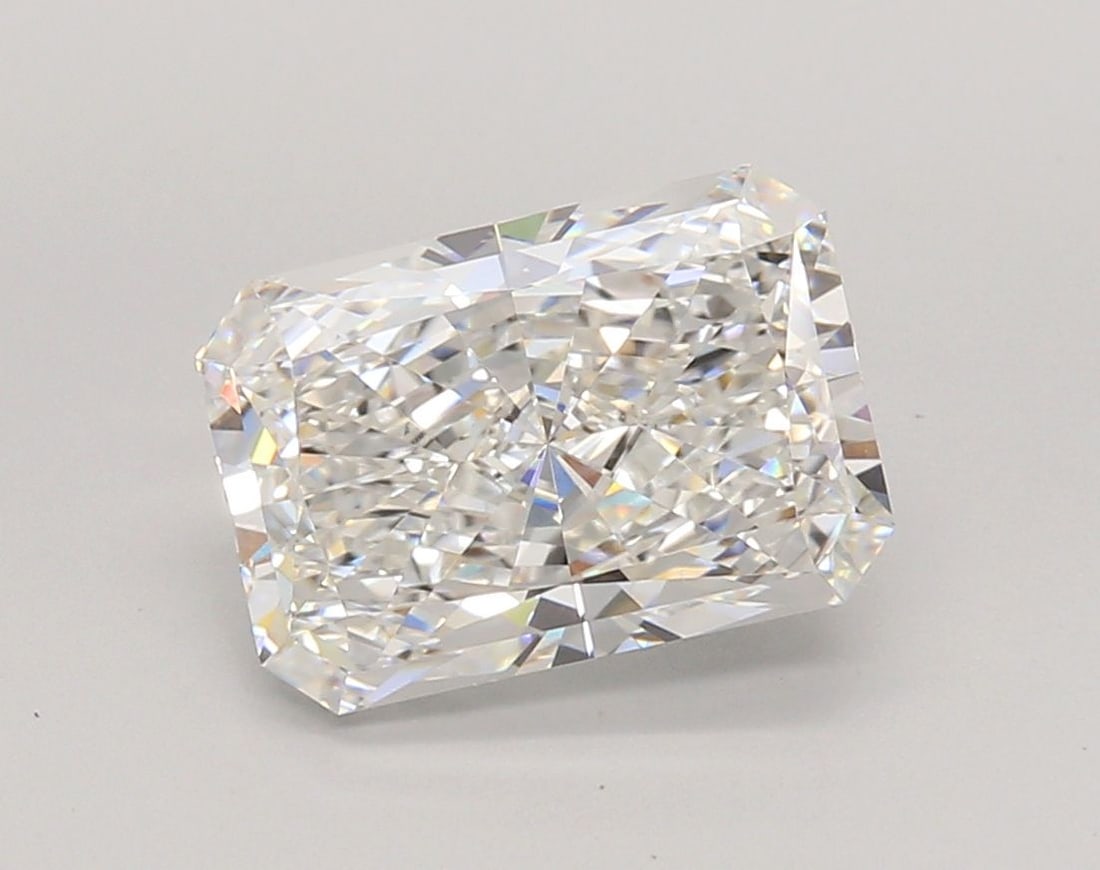 Loose Diamond - RADIANT 3.03ct E VVS1: Loose Diamond - RADIANT 3.03ct E VVS1 Source: This is a real non-mined Diamond that has been grown in a lab Shape: RADIANT Carats: 3.03 Color: E Clarity: VVS1 Certification: IGI Video:
