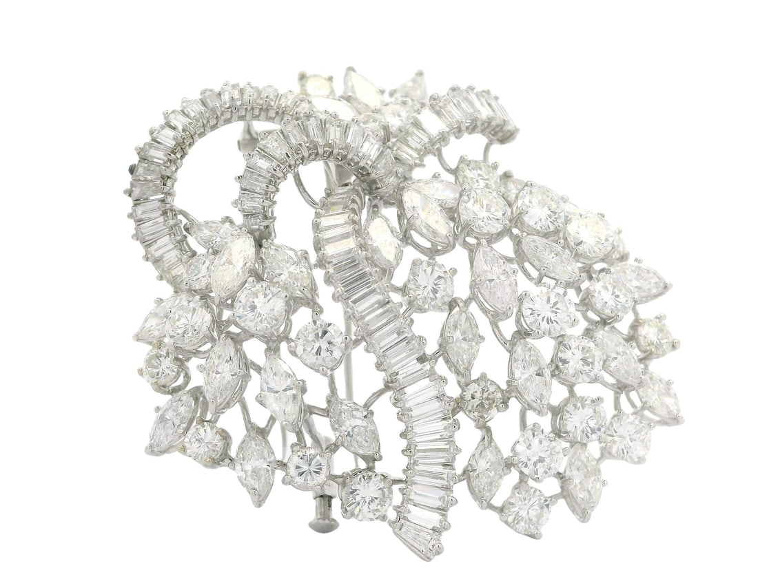 Vintage Mid Century 17.50ctw White Gold Diamond Spray Brooch: Vintage Mid Century 17.50ctw White Gold Diamond Spray Brooch This stunning vintage mid-century brooch showcases a large fiery diamond spray design, crafted from solid 18k white gold. The exquisite pie