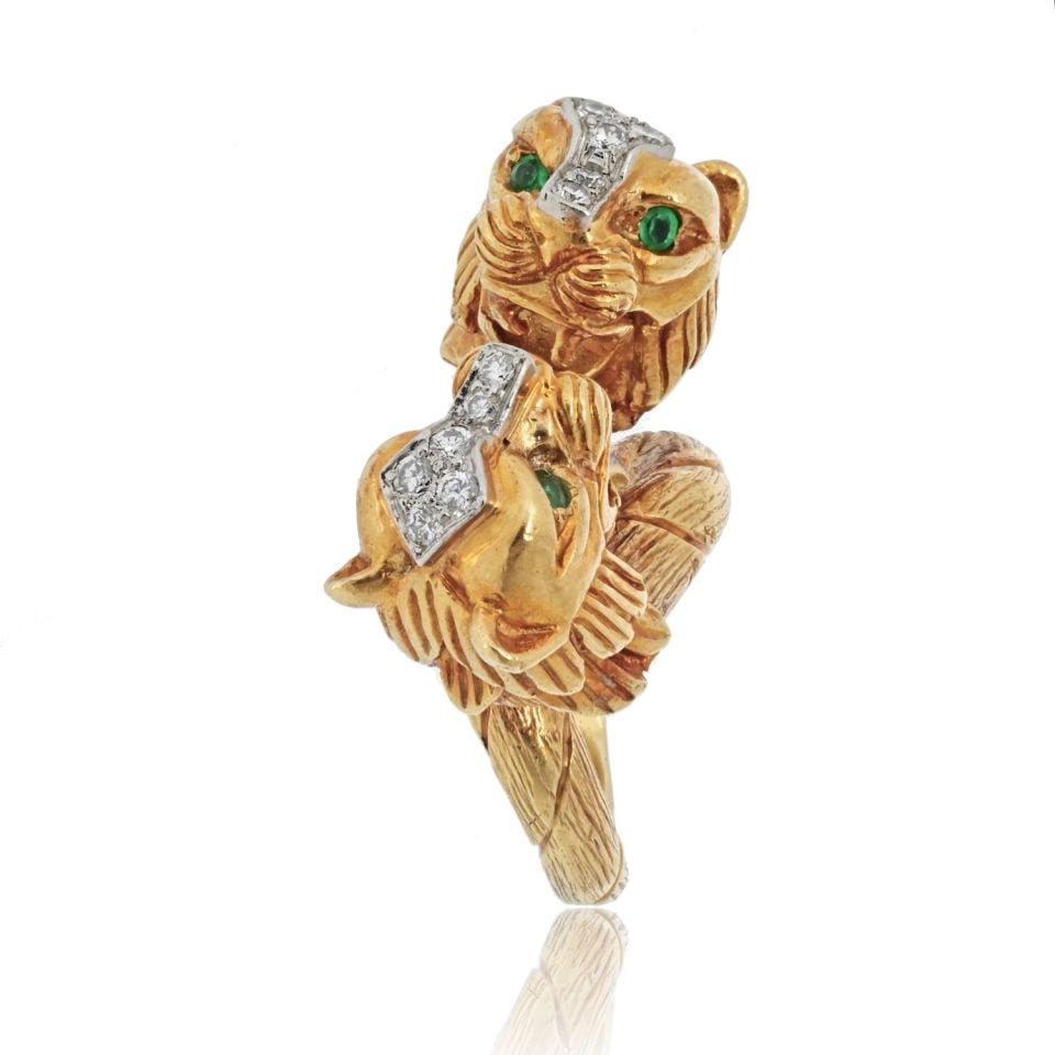 David Webb Vintage Platinum 18K Gold Double Head Lion Ring with Emeralds and Diamonds: David Webb Vintage Platinum 18K Gold Double Head Lion Ring with Emeralds and Diamonds Experience the allure of this vintage David Webb double head lion ring, expertly crafted in platinum and 18K yello
