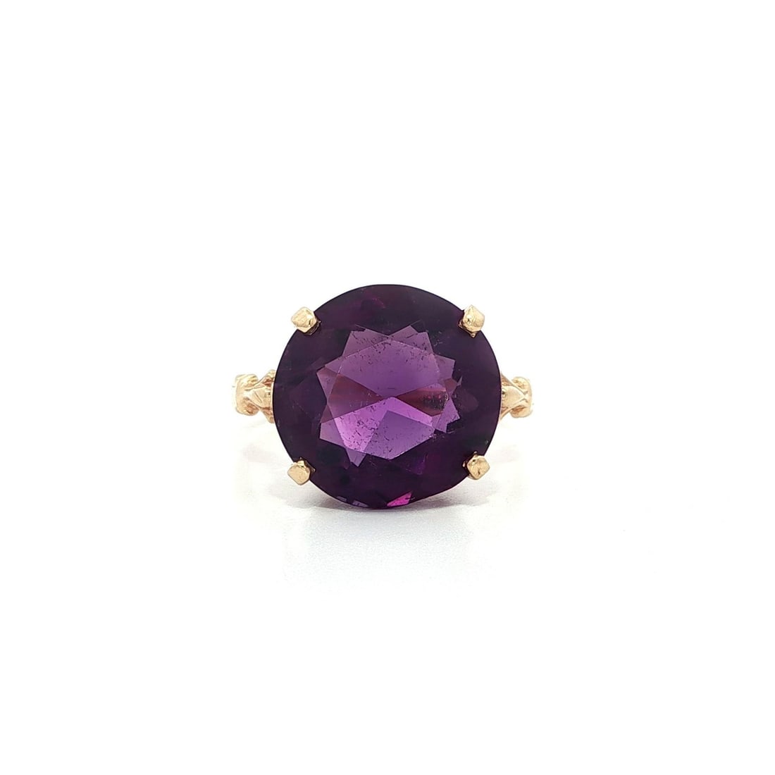 Vintage Retro Solid Yellow Gold Amethyst Solitaire Ring 13-14k: Vintage Retro Solid Yellow Gold Amethyst Solitaire Ring 13-14k This stunning vintage retro solitaire ring features a natural, genuine round amethyst gemstone, approximately 13.2mm in size, showcasing