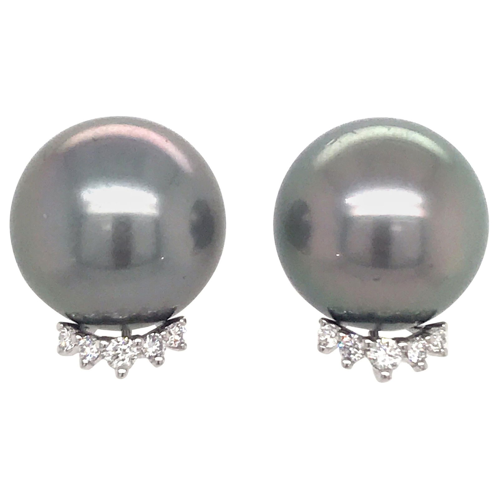 Harbor Diamonds 18K White Gold Tahitian Pearl Diamond Studs 0.24 Carat: Harbor Diamonds 18K White Gold Tahitian Pearl Diamond Studs 0.24 Carat These exquisite stud earrings are crafted from 18K white gold and feature two stunning grey Tahitian pearls, each measuring 14-15