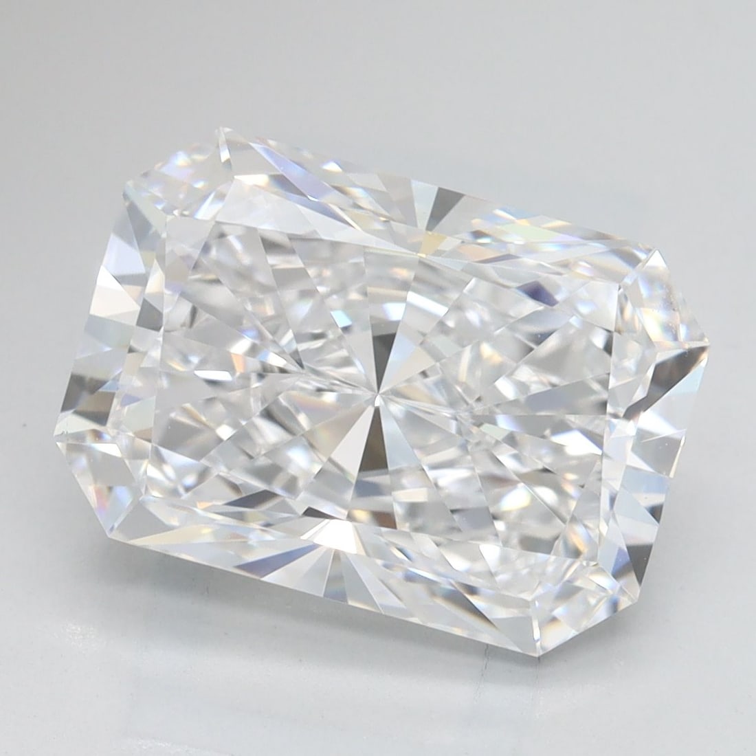 Loose Diamond - RADIANT 4.37ct D FL: Loose Diamond - RADIANT 4.37ct D FL Source: This is a real non-mined Diamond that has been grown in a lab Shape: RADIANT Carats: 4.37 Color: D Clarity: FL Certification: GIA Video: