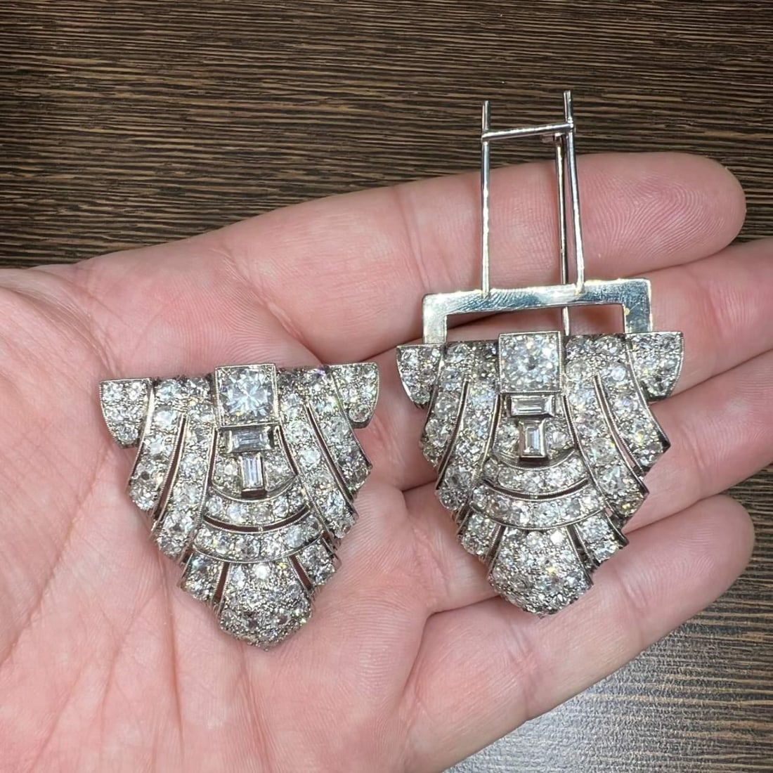 Wasler Wald Art Deco 18K Platinum Diamond Clip Earrings 20.40 Ct: Wasler Wald Art Deco 18K Platinum Diamond Clip Earrings 20.40 Ct These exquisite Wasler Wald Art Deco clips are crafted from 18K gold and platinum, showcasing a total diamond weight of approximately