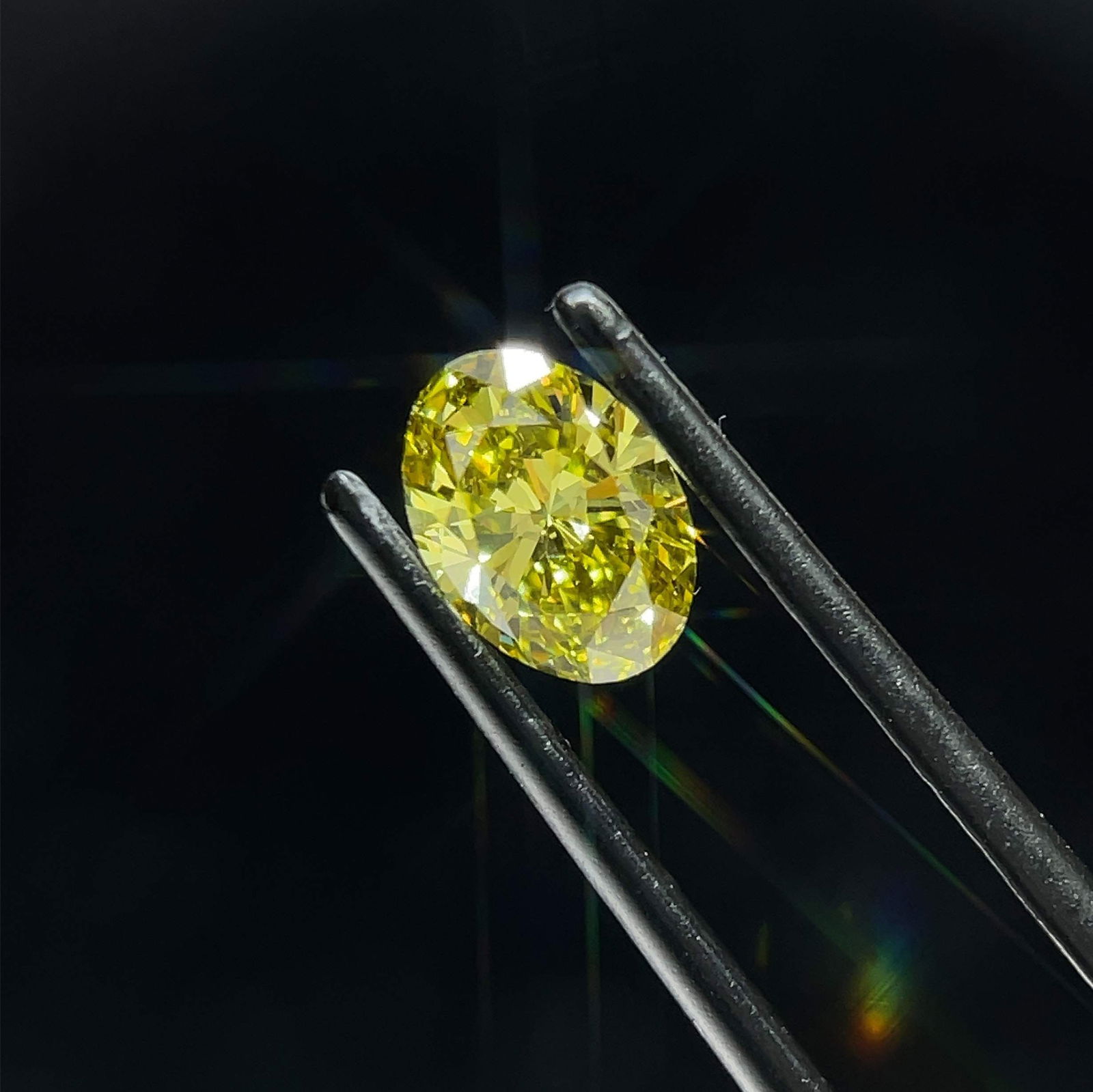 Loose Diamond - OVAL 0.94ct Fancy Vivid Green Yellow VS1: Loose Diamond - OVAL 0.94ct Fancy Vivid Green Yellow VS1 Source: This is a real non-mined Diamond that has been grown in a lab Shape: OVAL Carats: 0.94 Color: Fancy Vivid Green Yellow Certification: I