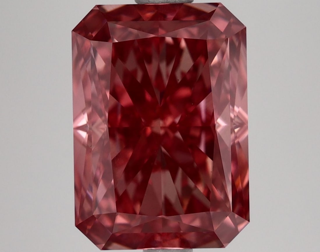Loose Diamond - RADIANT 3.73ct Fancy Vivid Pink VS1: Loose Diamond - RADIANT 3.73ct Fancy Vivid Pink VS1 Source: This is a real non-mined Diamond that has been grown in a lab Shape: RADIANT Carats: 3.73 Color: Fancy Vivid Pink Certification: IGI Video: