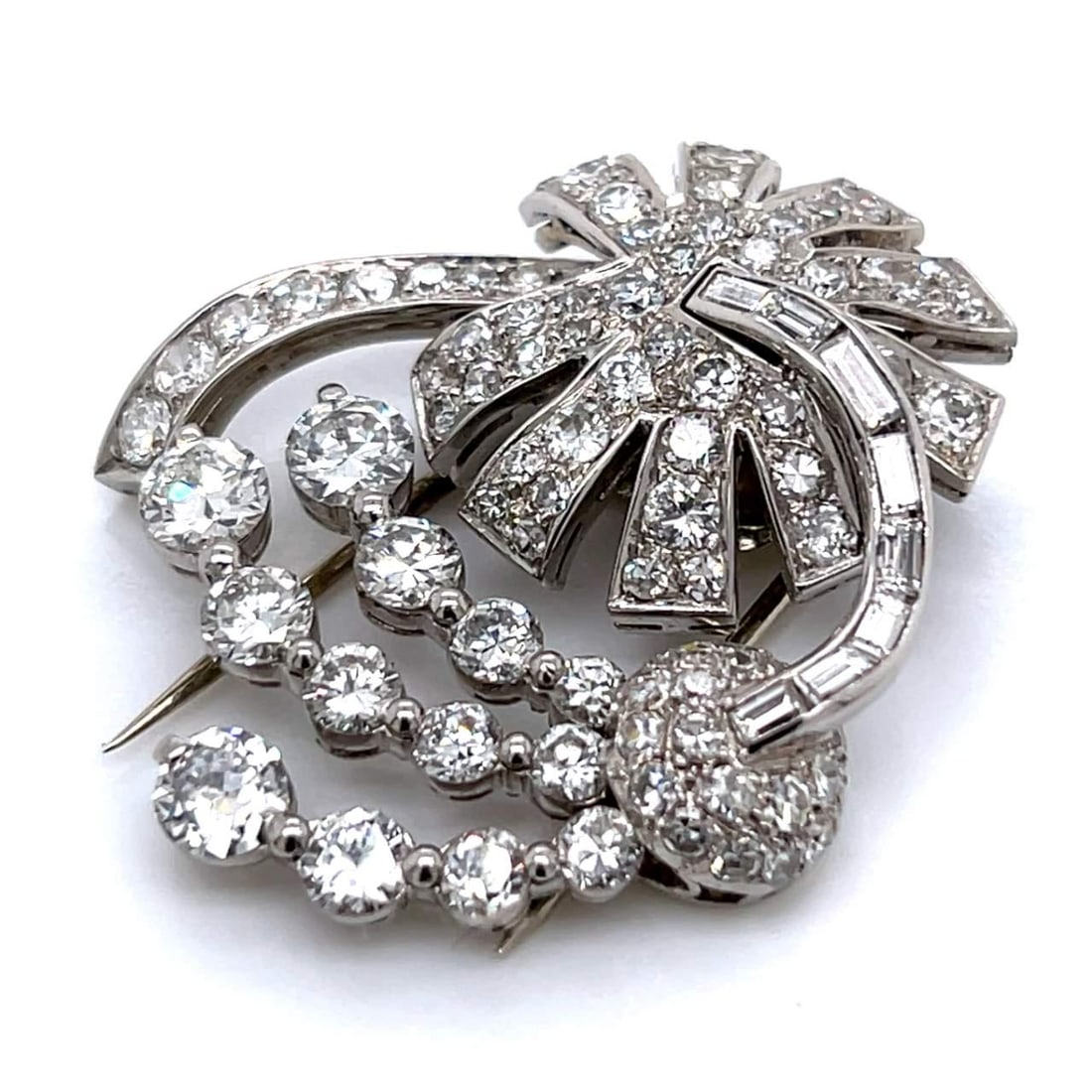 Art Deco Platinum Brooch 6.05 Ct Diamond 87 European-cut VVS-VS: Art Deco Platinum Brooch 6.05 Ct Diamond 87 European-cut VVS-VS This exquisite Art Deco brooch showcases the elegance of the era, crafted in platinum and featuring a stunning array of diamonds. The pi