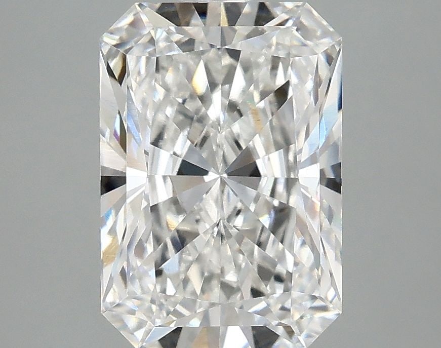Loose Diamond - RADIANT 3.09ct E VS1: Loose Diamond - RADIANT 3.09ct E VS1 Source: This is a real non-mined Diamond that has been grown in a lab Shape: RADIANT Carats: 3.09 Color: E Clarity: VS1 Certification: IGI Video: