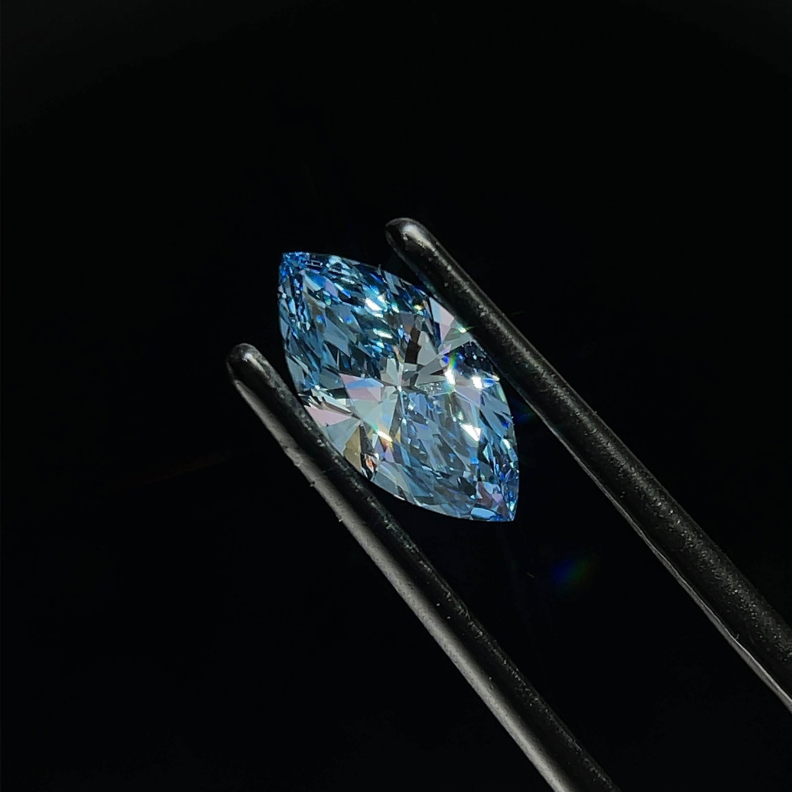Loose Diamond - MARQUISE 0.91ct Fancy Vivid Blue VS1: Loose Diamond - MARQUISE 0.91ct Fancy Vivid Blue VS1 Source: This is a real non-mined Diamond that has been grown in a lab Shape: MARQUISE Carats: 0.91 Color: Fancy Vivid Blue Certification: IGI Video