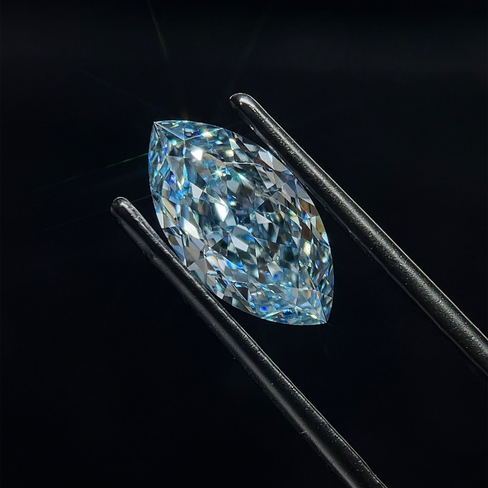 Loose Diamond - MARQUISE 3.07ct Fancy Intense Blue VVS2: Loose Diamond - MARQUISE 3.07ct Fancy Intense Blue VVS2 Source: This is a real non-mined Diamond that has been grown in a lab Shape: MARQUISE Carats: 3.07 Color: Fancy Intense Blue Certification: IGI