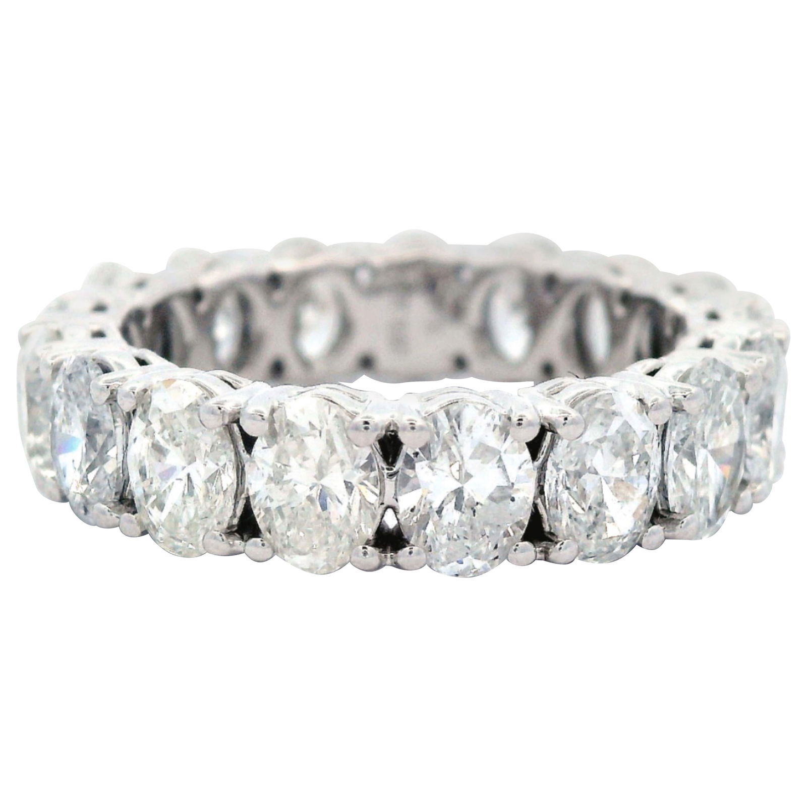 5.13ct Oval Diamond Eternity Band 18k White Gold: 5.13ct Oval Diamond Eternity Band 18k White Gold This exquisite 5.13 ct oval cut diamond eternity band is crafted in luxurious 18k white gold. Featuring 24 sparkling oval cut diamonds, this contempora