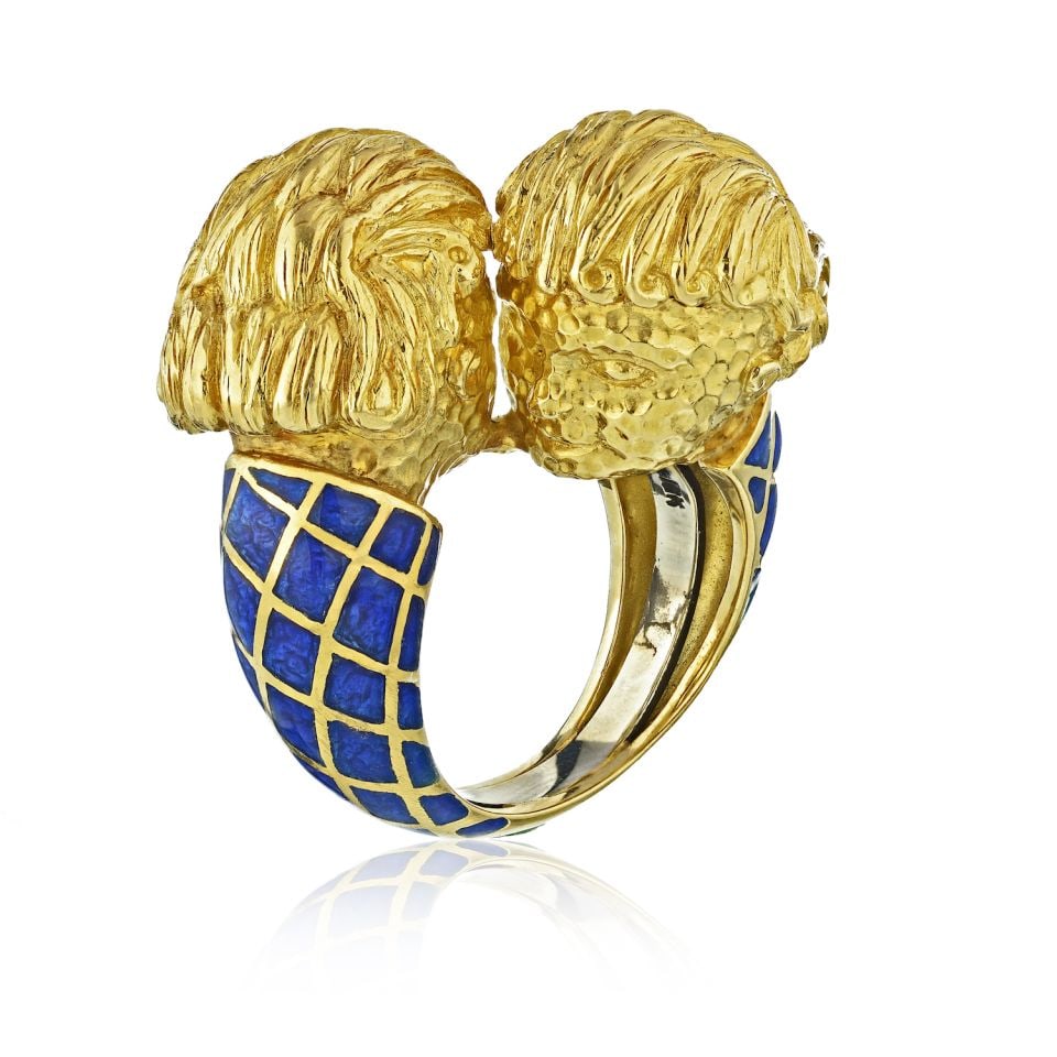 David Webb Crossover Ring Platinum 18K Gold Blue Enamel Double Head Design: David Webb Crossover Ring Platinum 18K Gold Blue Enamel Double Head Design This exquisite David Webb crossover ring showcases a stunning combination of platinum and 18K yellow gold, weighing 28.2 gram