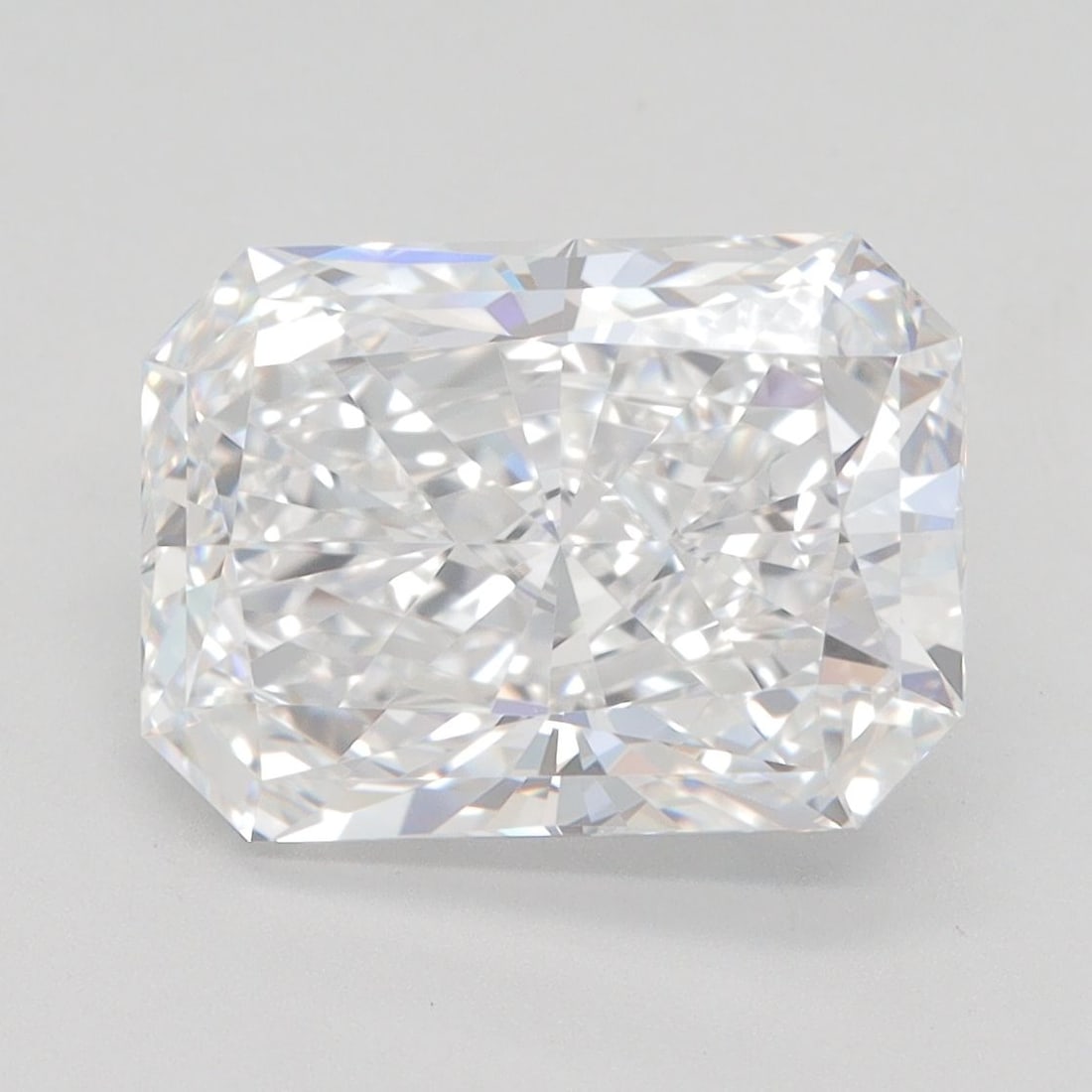 Loose Diamond - RADIANT 4.04ct E VVS1: Loose Diamond - RADIANT 4.04ct E VVS1 Source: This is a real non-mined Diamond that has been grown in a lab Shape: RADIANT Carats: 4.04 Color: E Clarity: VVS1 Certification: IGI Video: