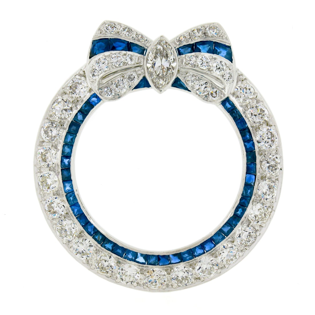 Antique Art Deco Platinum 9.18ct Diamond Sapphire Circle Wreath Brooch: Antique Art Deco Platinum 9.18ct Diamond Sapphire Circle Wreath Brooch This stunning Antique Art Deco brooch features a beautiful ribbon wreath design crafted in solid platinum, showcasing a central