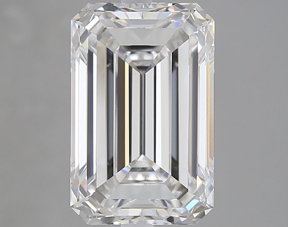 Loose Diamond - EMERALD 4.09ct E VVS2: Loose Diamond - EMERALD 4.09ct E VVS2 Source: This is a real non-mined Diamond that has been grown in a lab Shape: EMERALD Carats: 4.09 Color: E Clarity: VVS2 Certification: GIA Video: